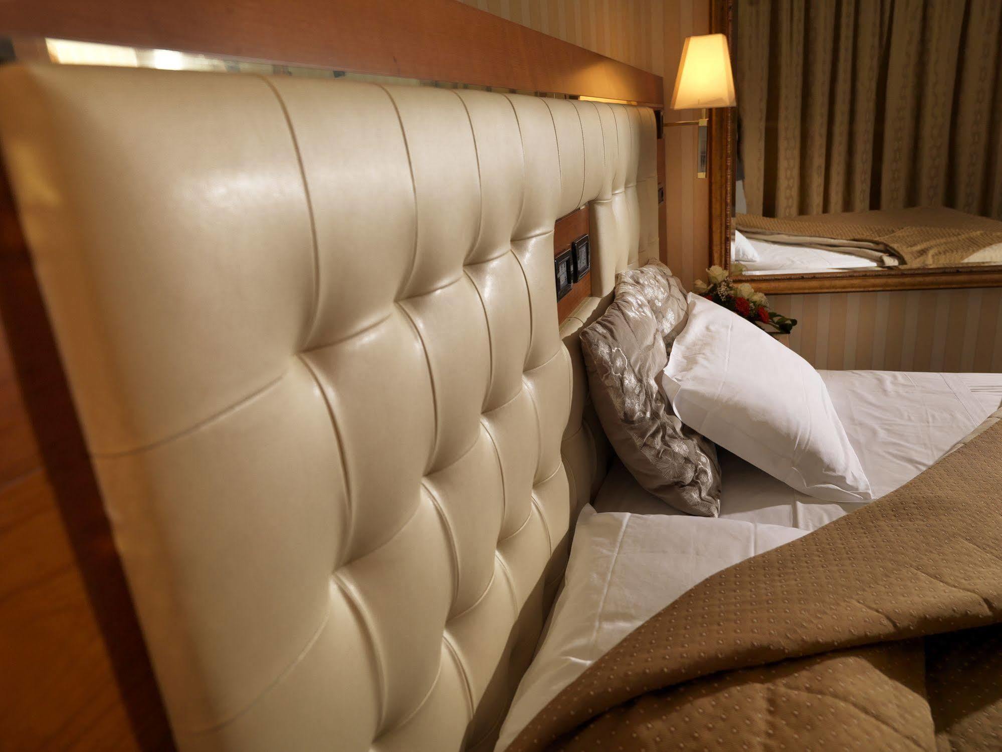 Ariston Hotel 4*