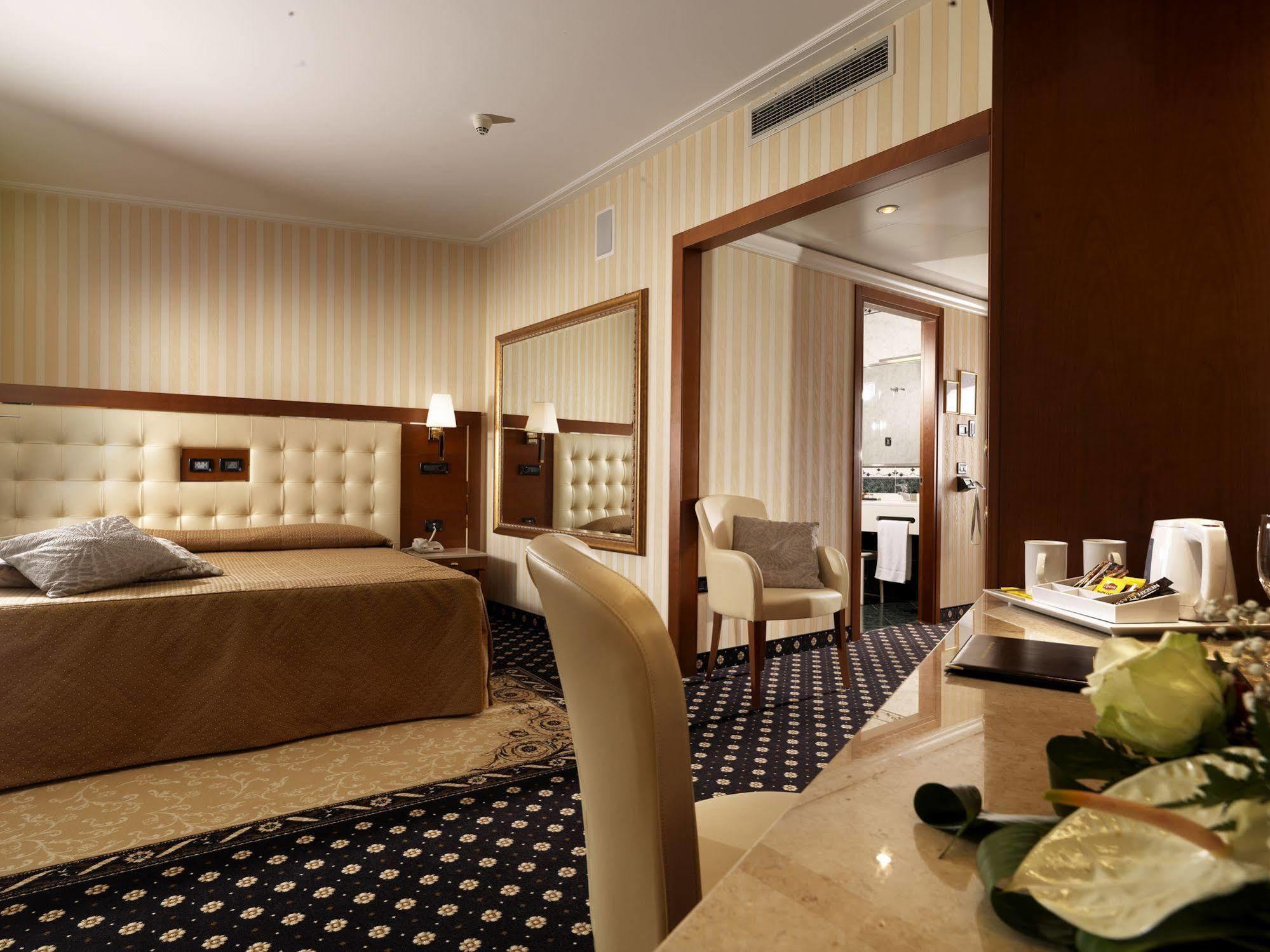 Ariston Hotel 4*