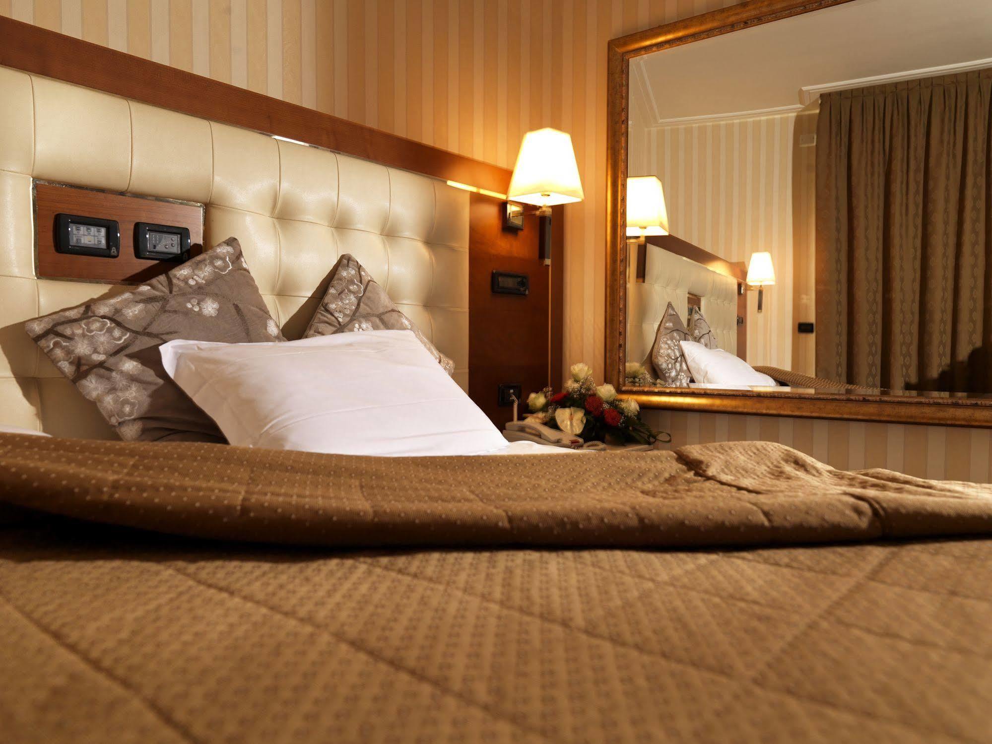 Ariston Hotel 4*